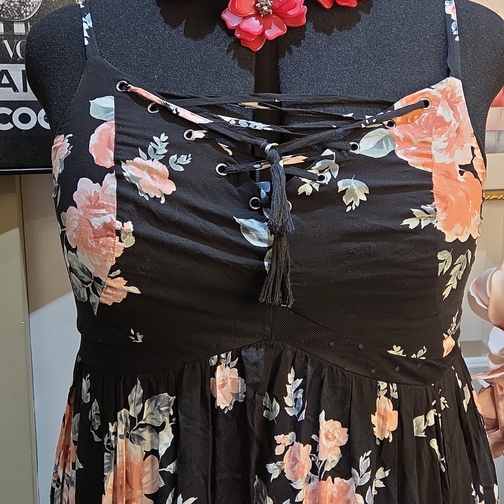 Nwot 1X Torrid Black Floral Lace-Up Maxi Dress with Peach Blooms - Picture 6 of 17